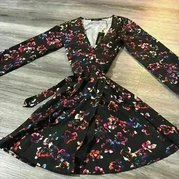 Yumi Kim gorgeous wrap dress - Picture 2 of 4